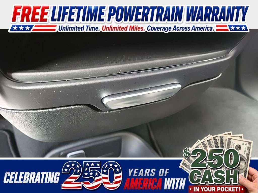 New 2027 Bright White Clear-Coat Exterior Paint Chrysler Select image 65