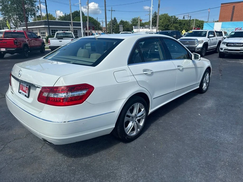 Used 2010 Diamond White Metallic Mercedes-Benz E 350 image 3