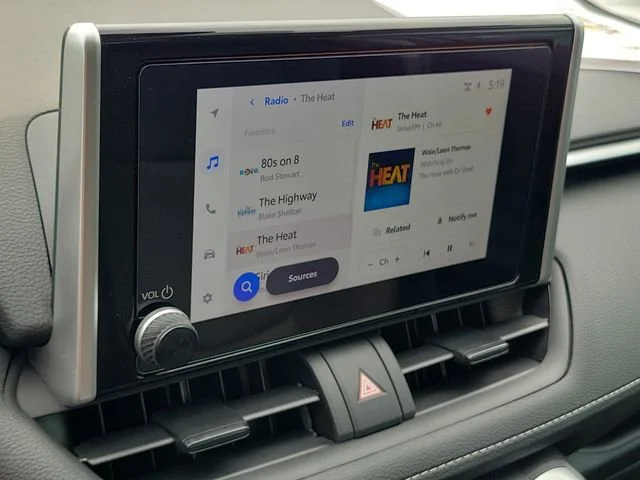 2025 Toyota RAV4 XLE - Photo 29