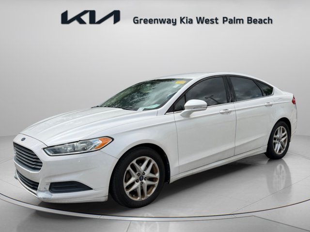 Used 2013 White Ford SE image 3