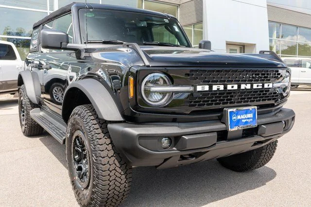 New 2026 Shadow Black Ford Outer Banks® image 4