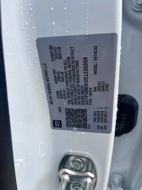Used 2025 White GMC Elevation image 14