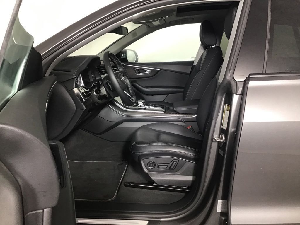 Used 2022  Audi 55 Prestige image 5
