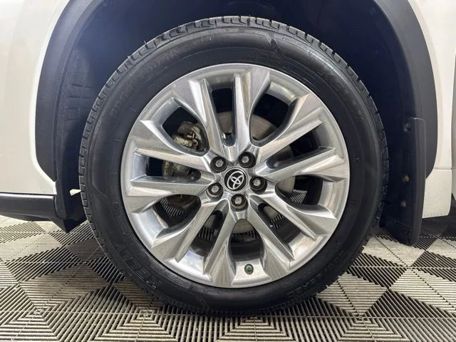Used 2023 Wind Chill Pearl Toyota Limited image 10
