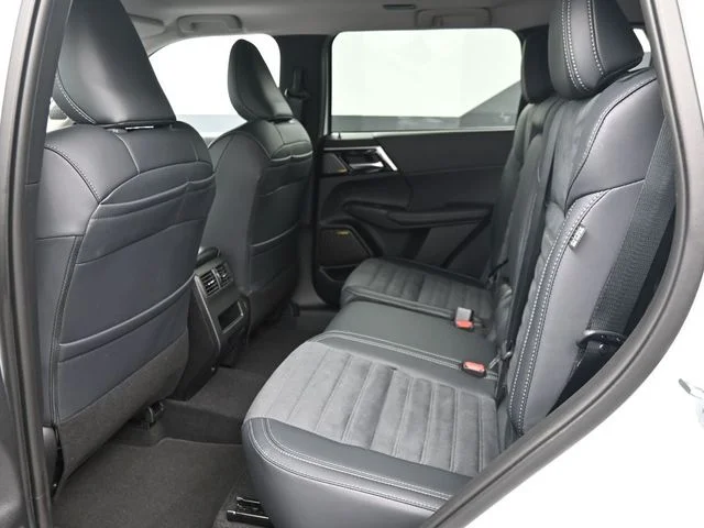 New 2026 White Mitsubishi SE image 9