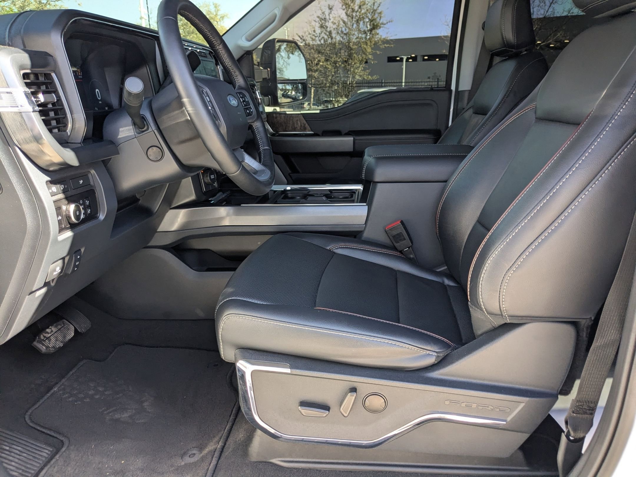 Used 2024 Oxford White Ford LARIAT image 9