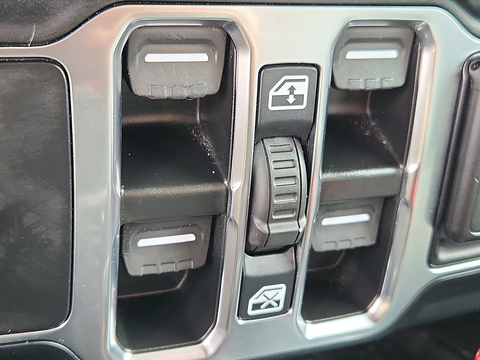 Used 2024 Blue Jeep Sport S image 23