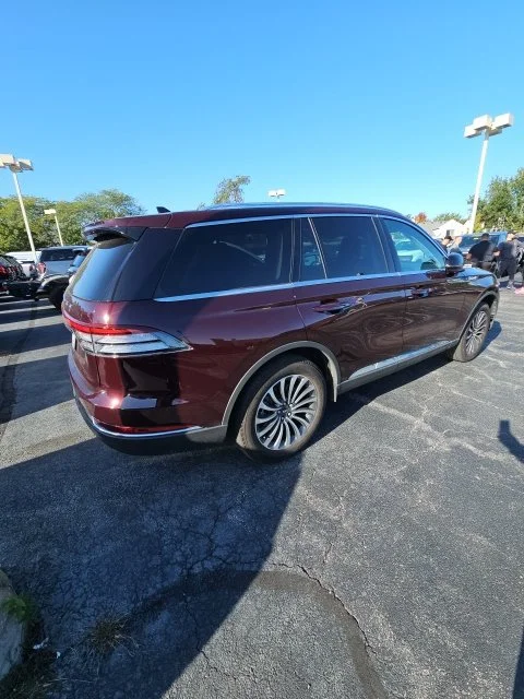 Used 2024 Red Lincoln Premiere image 3