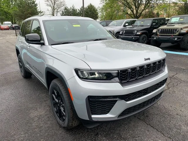 New 2026 Silver Zynith Jeep Altitude image 8