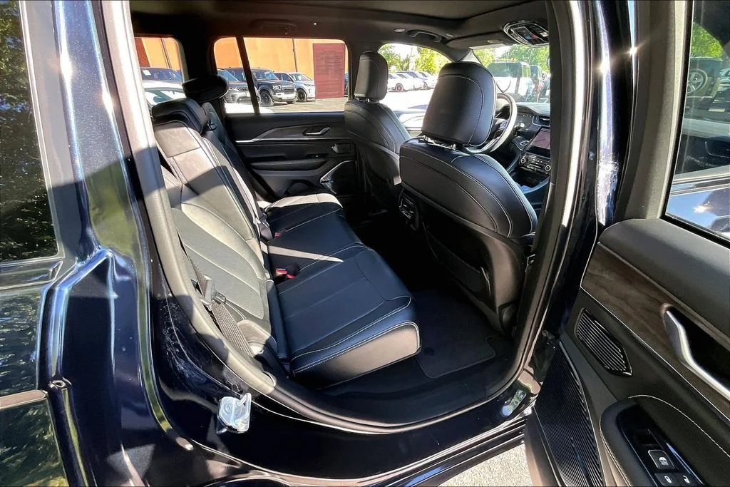 Used 2024 Black Jeep Overland 4xe image 29