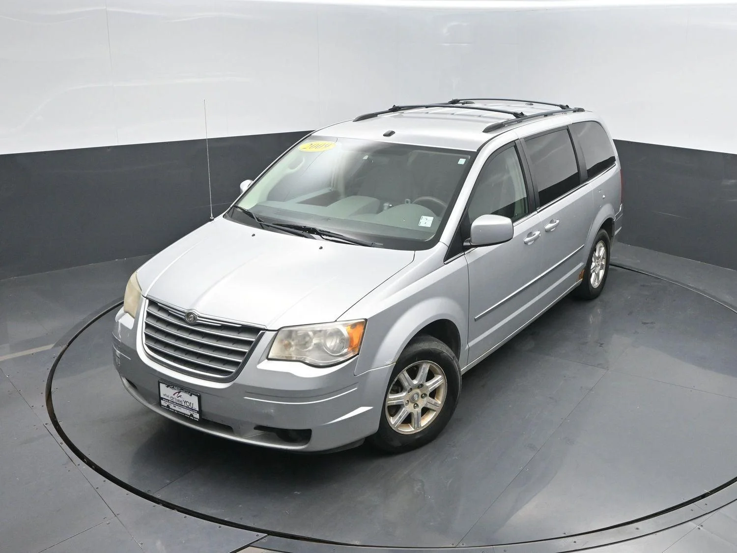 Used 2009 Bright Silver Metallic Chrysler Touring image 34