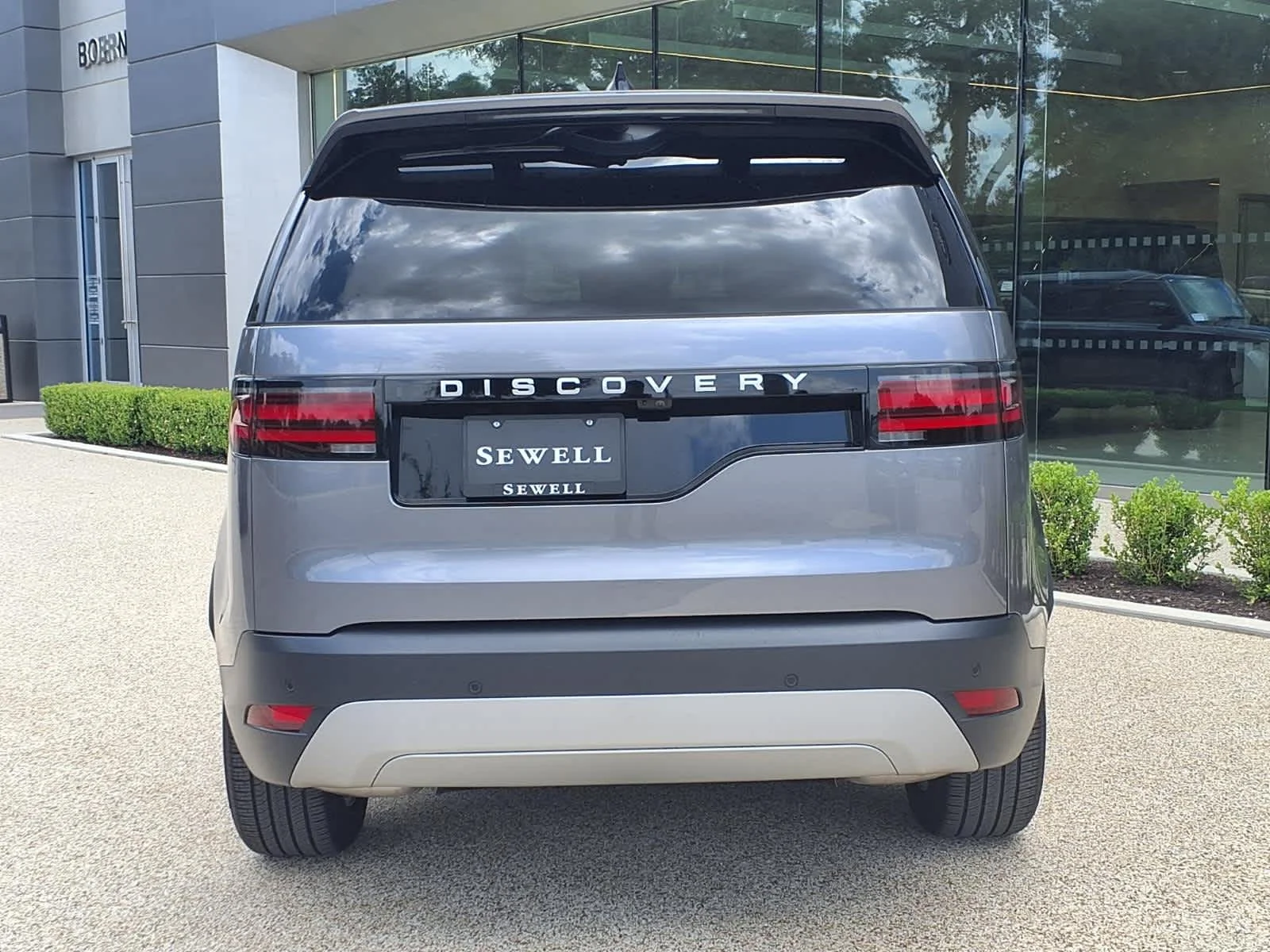 Used 2025 Eiger Grey Metallic Land Rover S image 5
