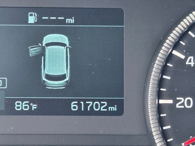 Used 2022 White Kia LX image 18