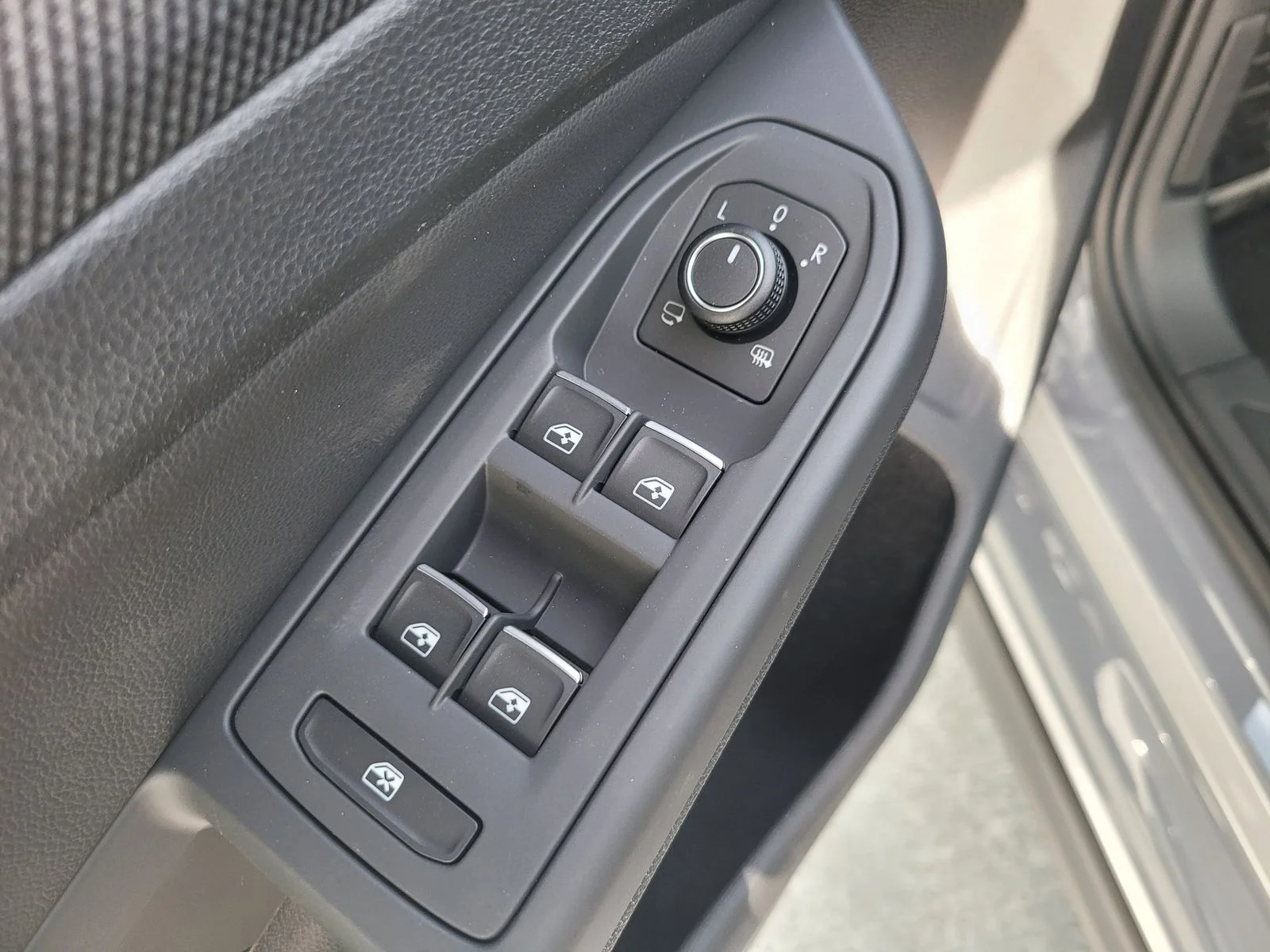 New 2026 Moonstone Gray Volkswagen 2.0T SE image 15