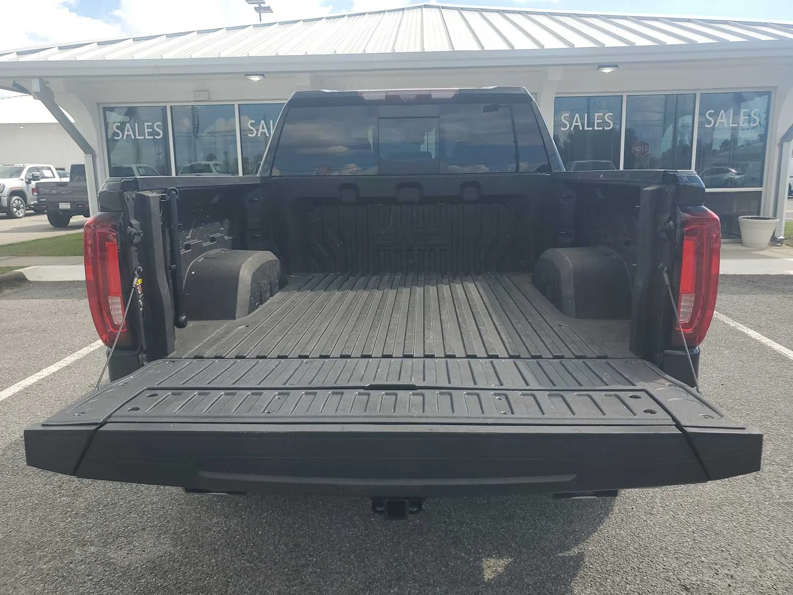 Used 2023 ONYX BLACK GMC Denali image 6