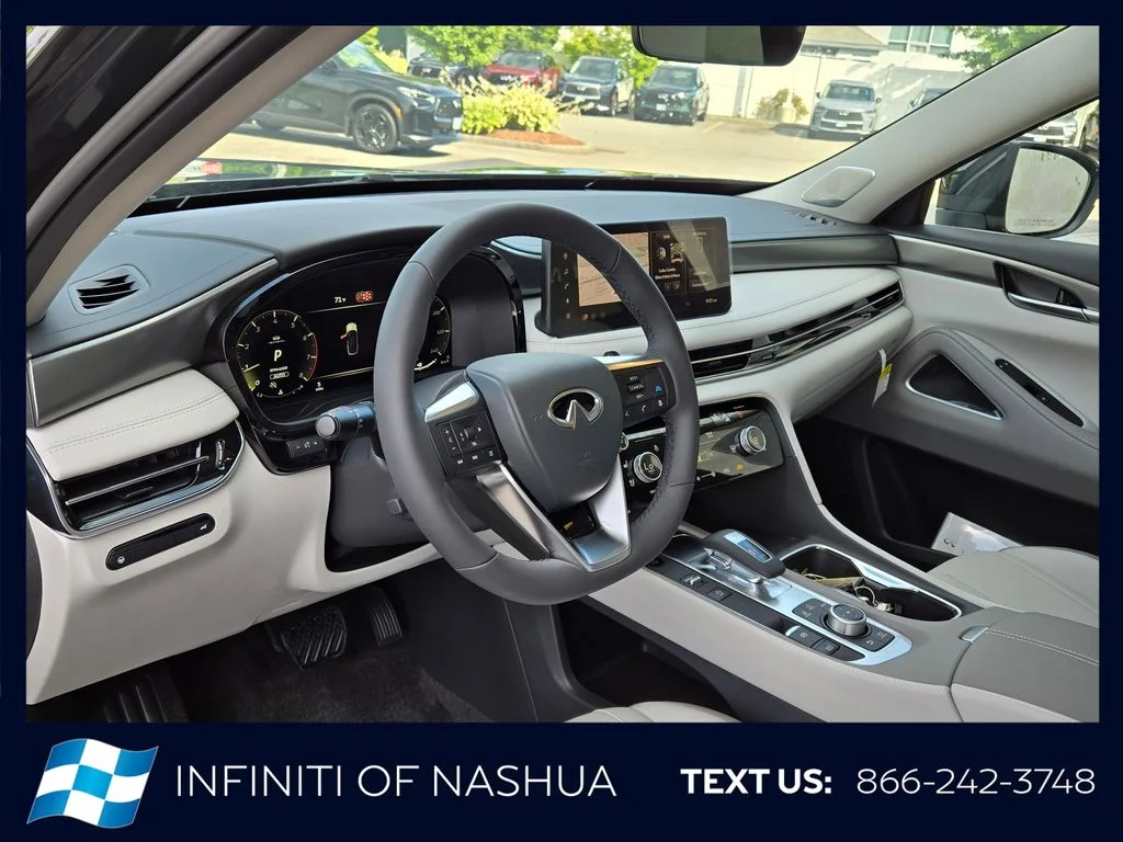 New 2027 DEEP EMERALD INFINITI Luxe AWD image 4