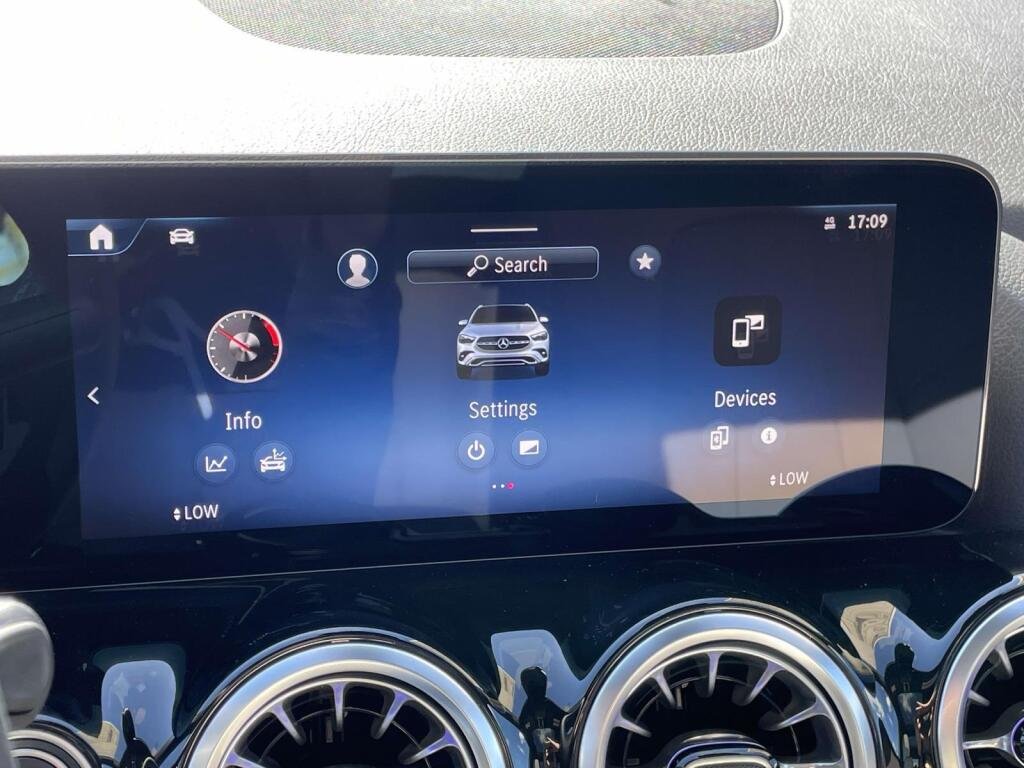 New 2026 Mountain Grey Metallic Mercedes-Benz GLA 250 image 21