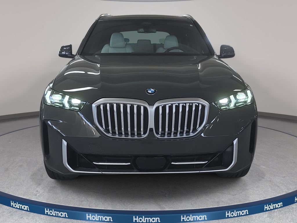 New 2026 Dravit Grey Metallic BMW sDrive40i image 2