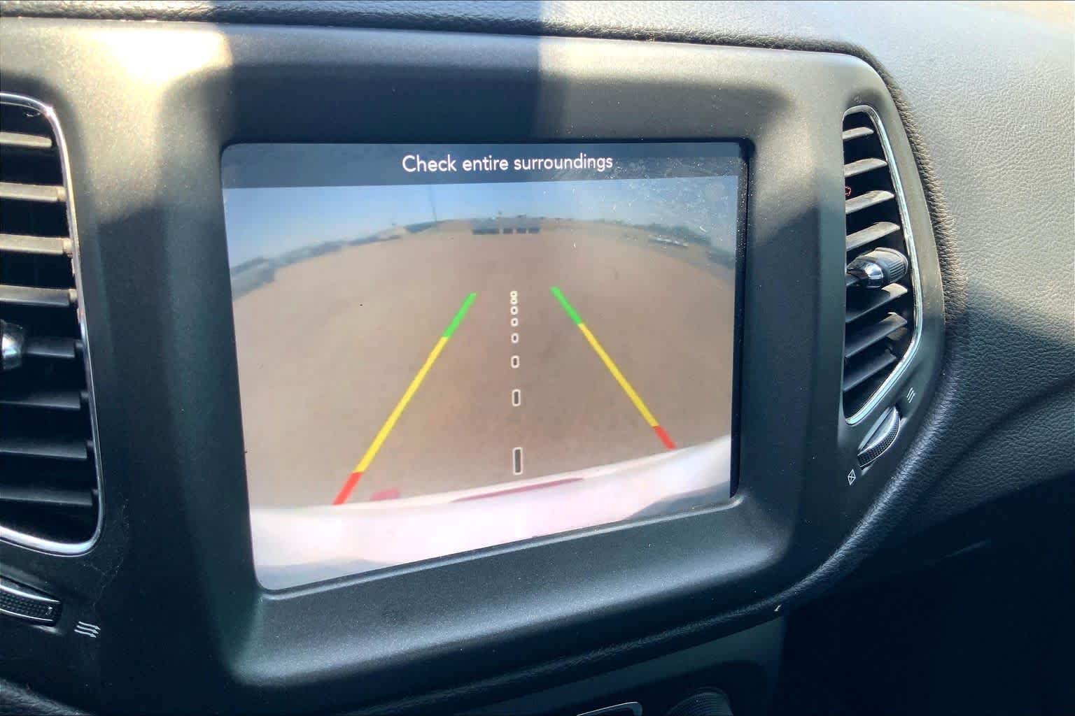 Used 2019 White Clearcoat Jeep Trailhawk image 27