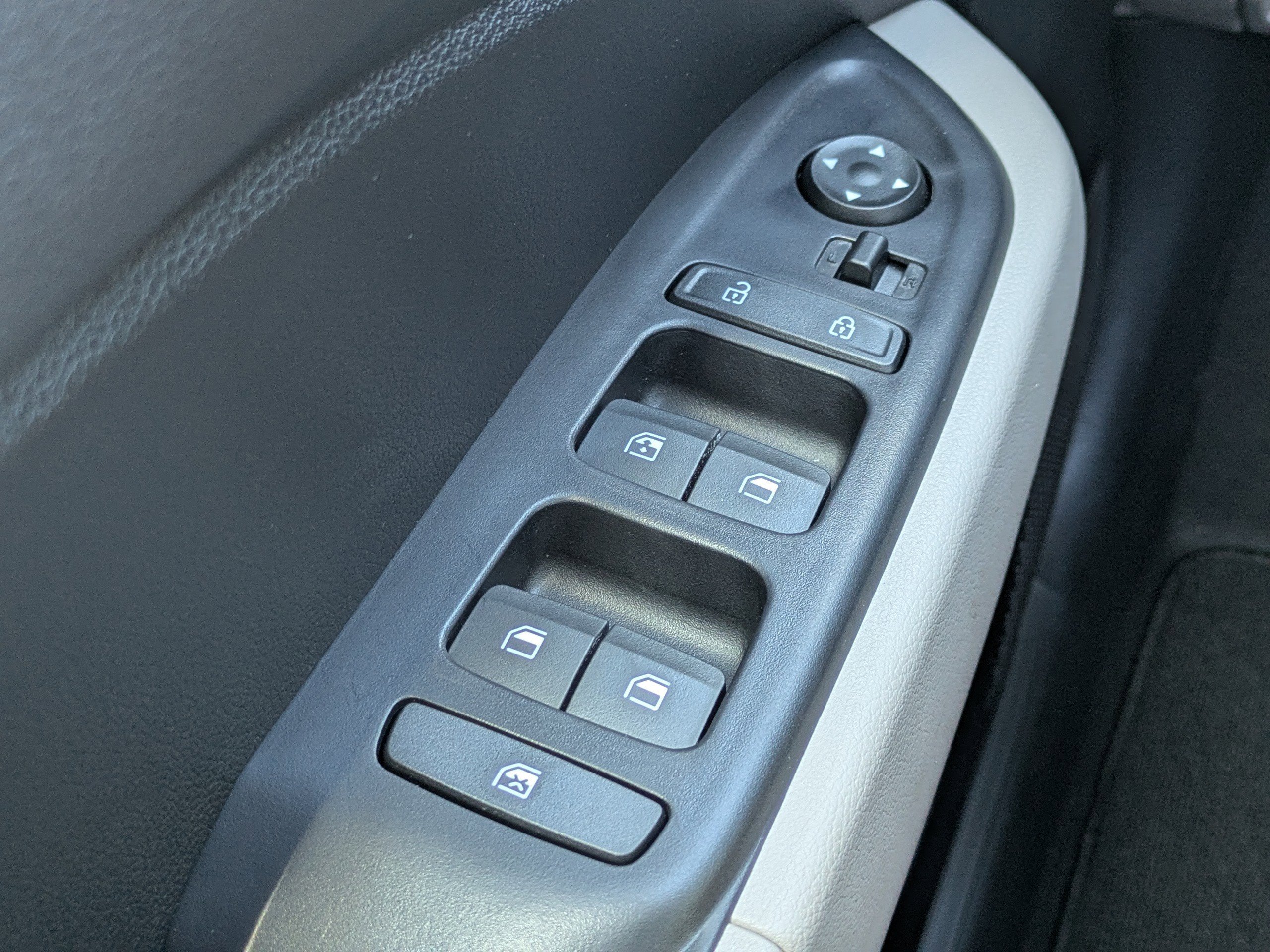 New 2026 Shimmering Silver Hyundai SEL image 47