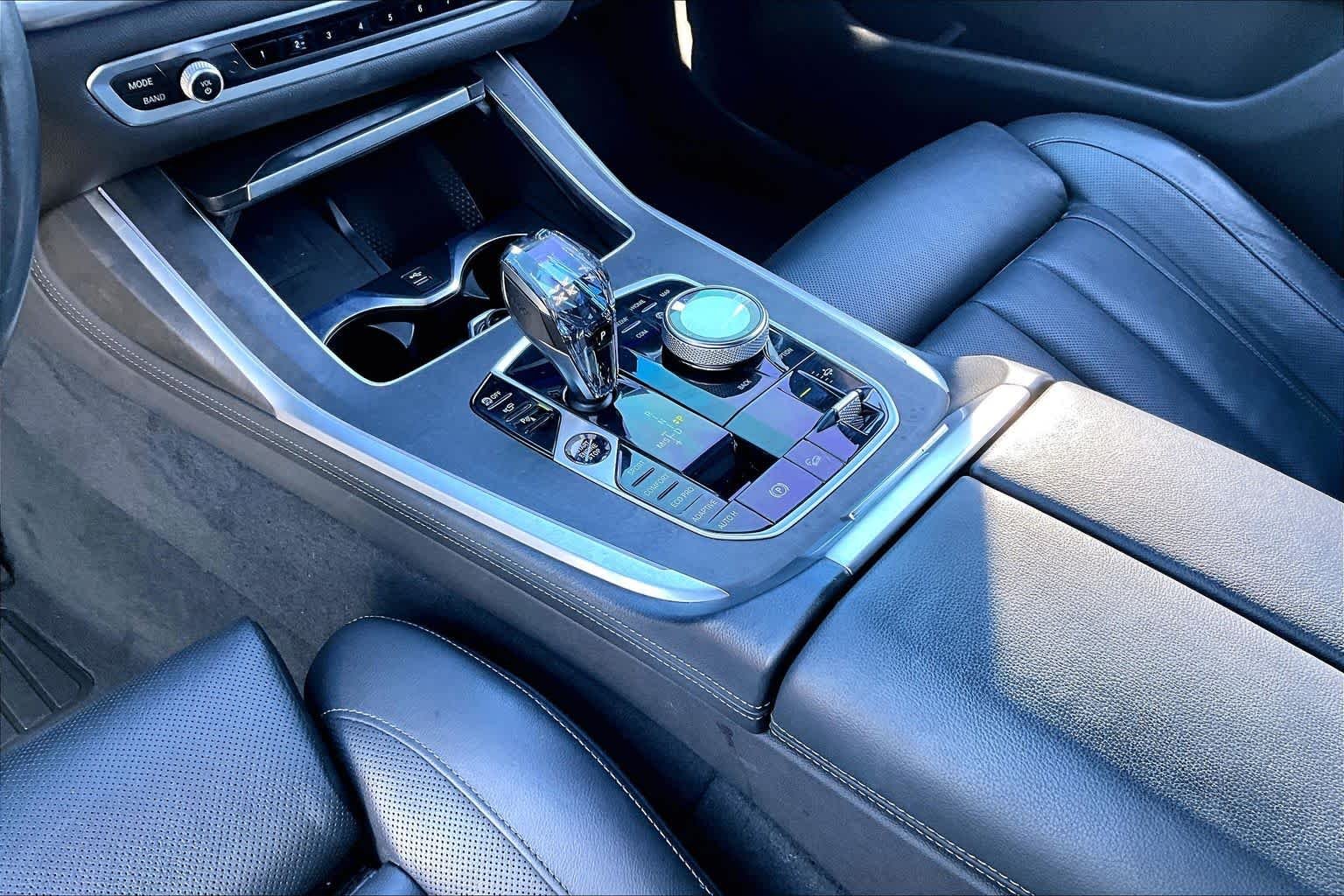 Used 2022 Tanzanite Blue II Metallic BMW xDrive40i image 16