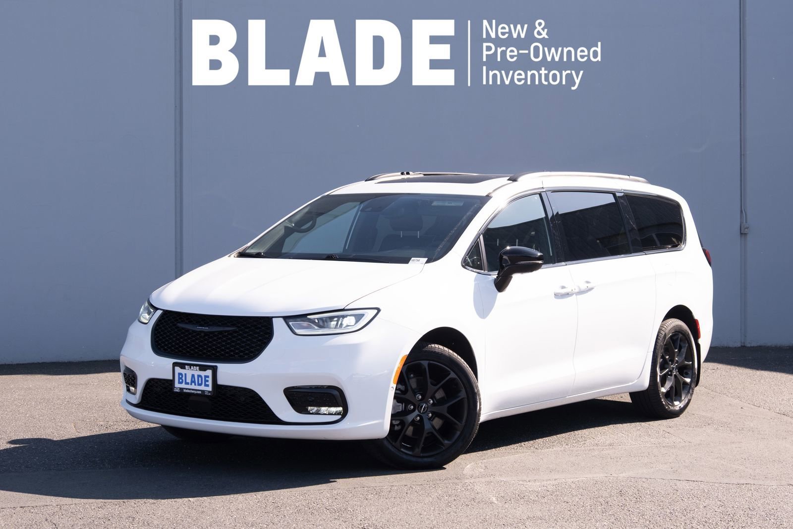 2024 Chrysler Pacifica Limited AWD's photo