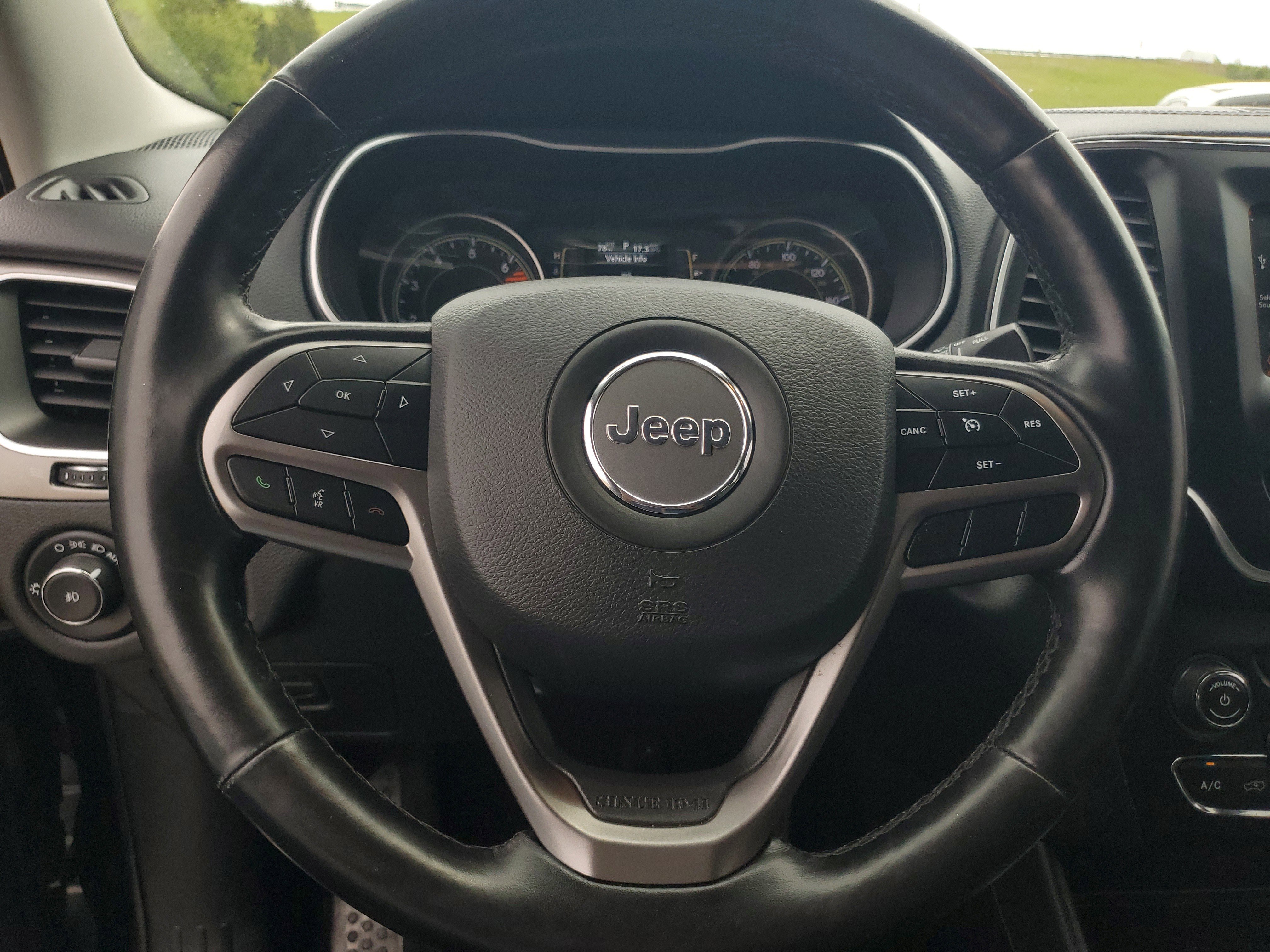 Used 2020 Diamond Black Crystal Pearlcoat Jeep Latitude Plus image 18