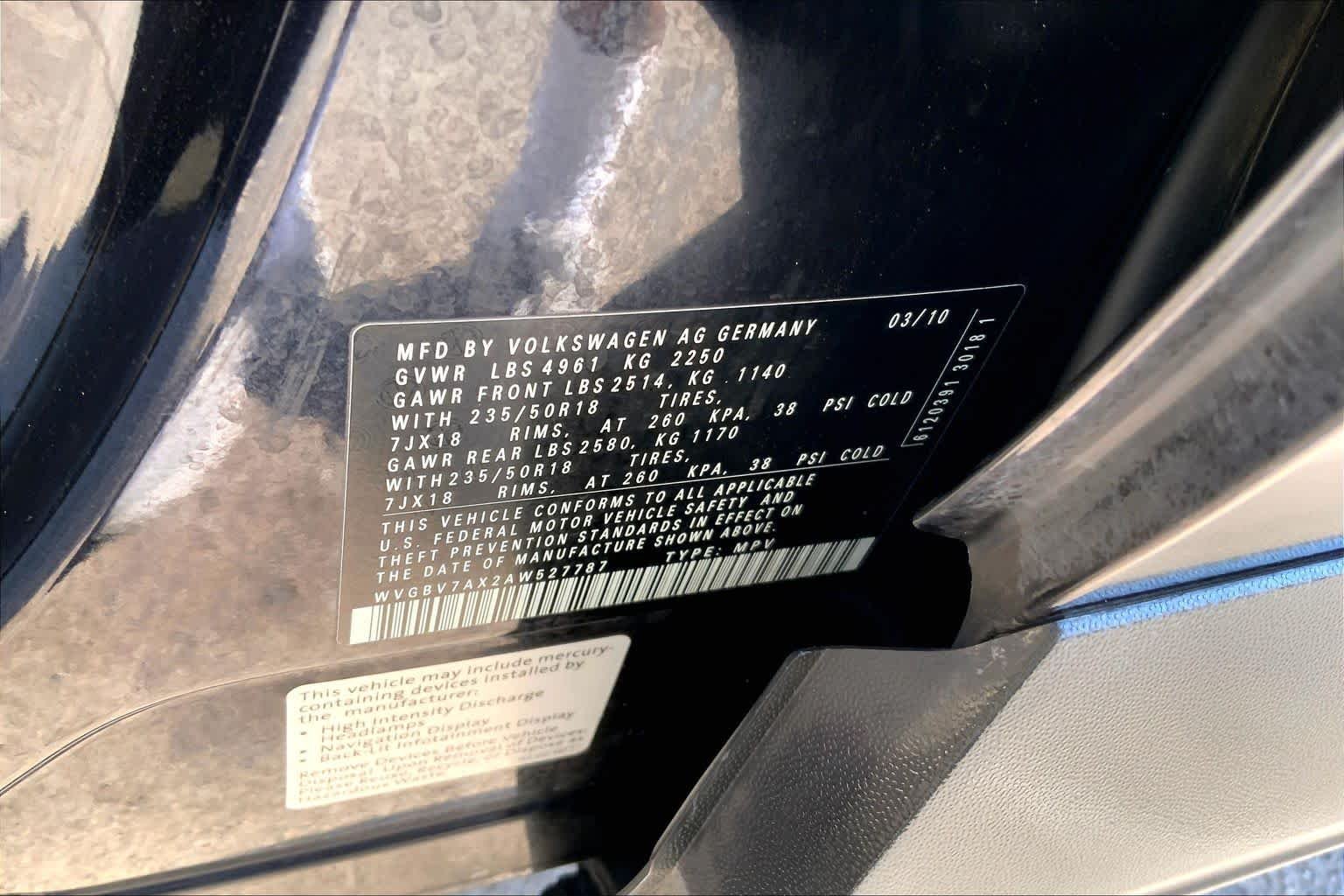 Used 2010  Volkswagen SE image 30