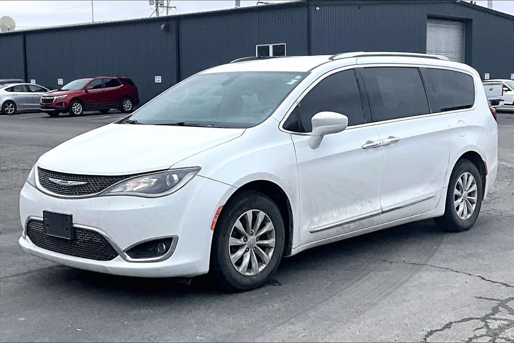Used 2018 Chrysler Pacifica Touring L with VIN 2C4RC1BG6JR142519 for sale in Van Wert, OH