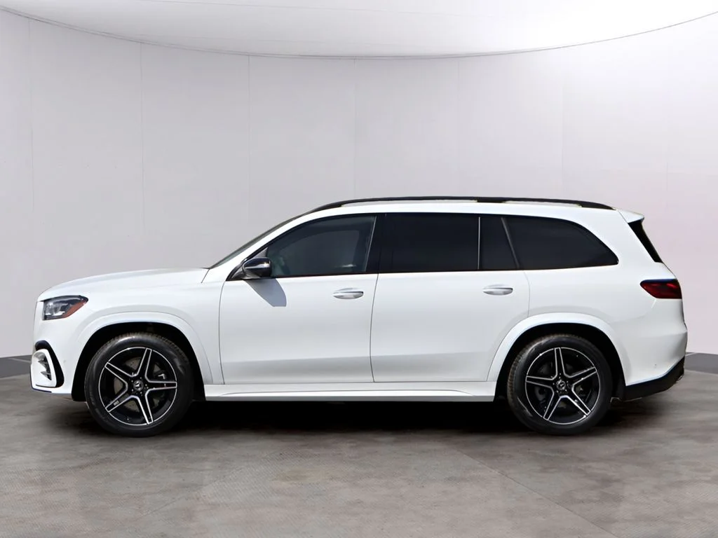 New 2026 MANUFAKTUR Moonlight White Metallic Mercedes-Benz GLS 450 image 4
