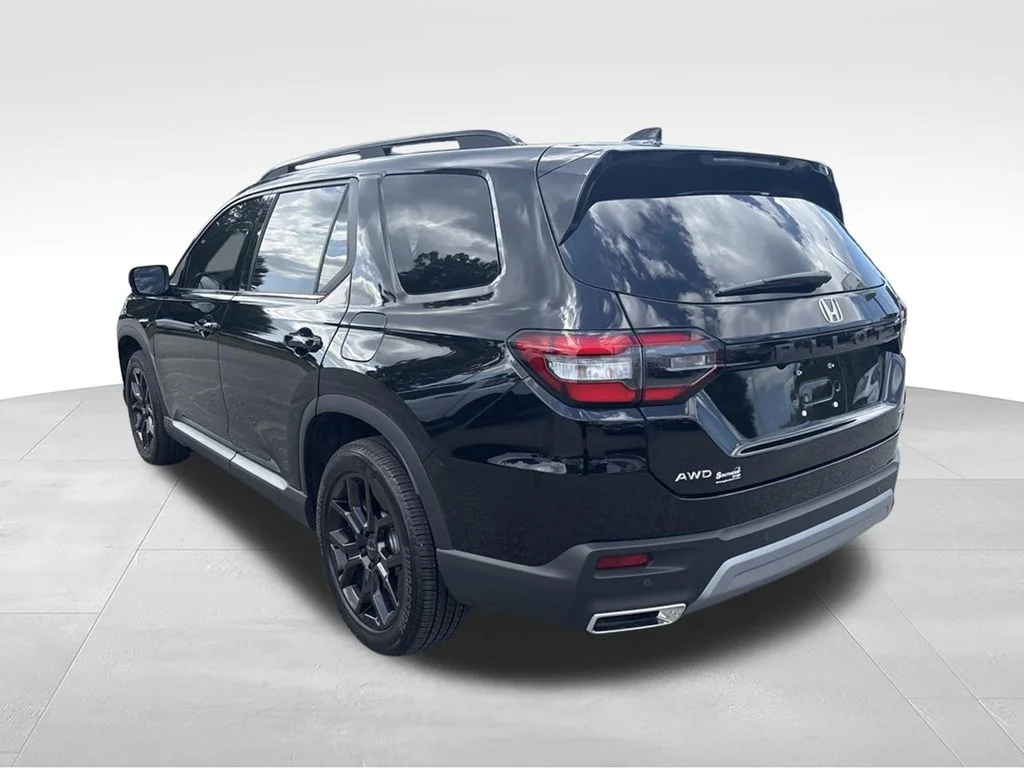 Used 2025 Black Honda Touring image 3