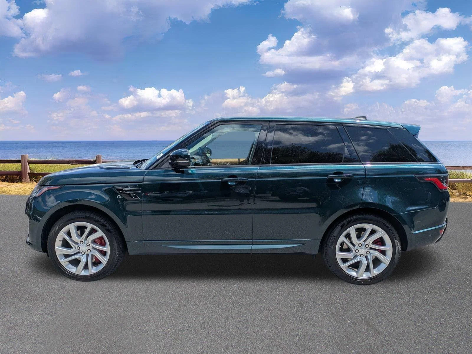 Used 2019 British Racing Green Metallic Land Rover Dynamic image 5