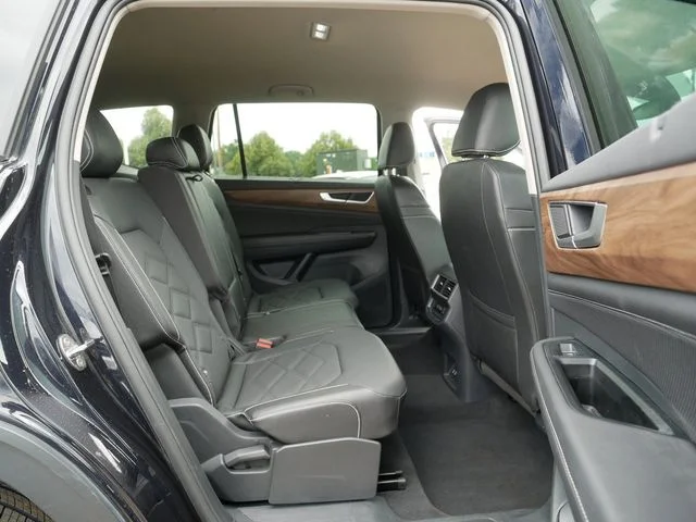 Used 2025 Deep Black Pearl Volkswagen 2.0T SE w/Technology image 19