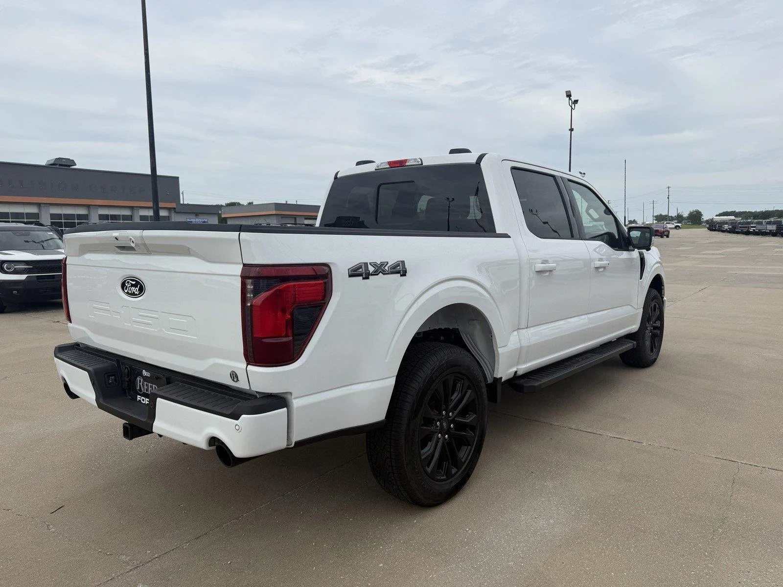 New 2026 Oxford White Ford XLT image 9