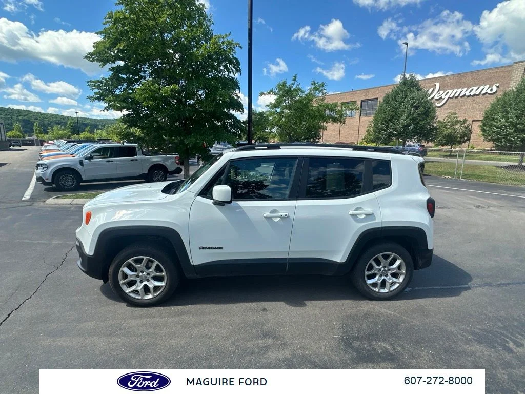 Used 2017 White Jeep Latitude image 9