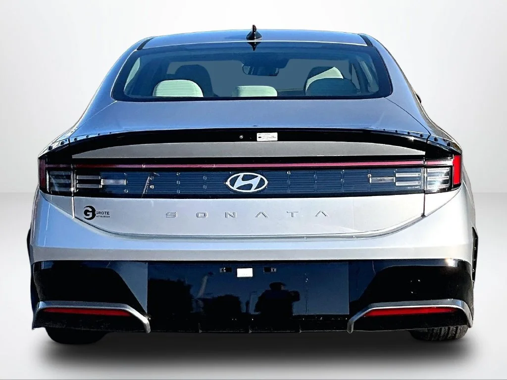 Used 2025 Silver Hyundai SEL image 5