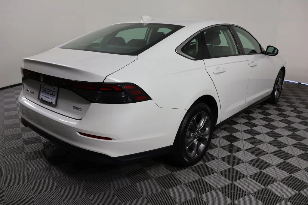 Used 2024 Platinum White Pearl Honda EX image 8