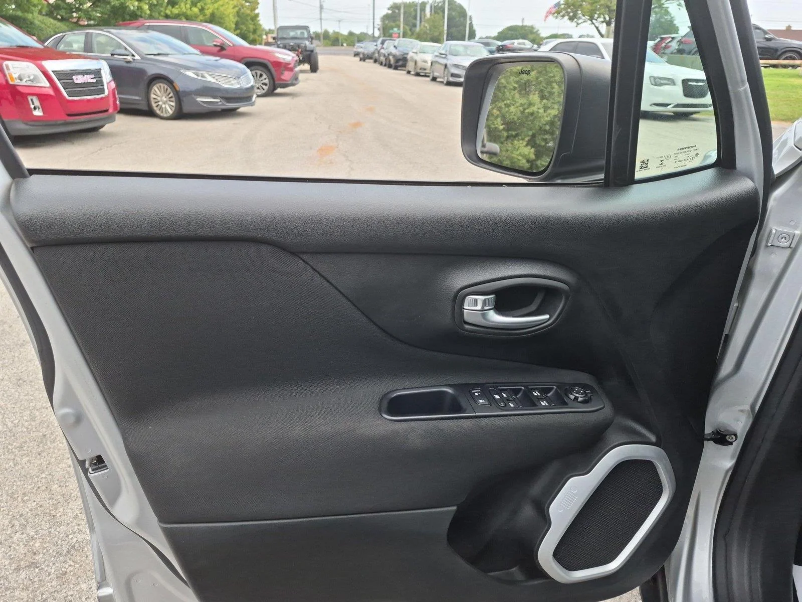 Used 2018 Glacier Metallic Jeep Sport image 14