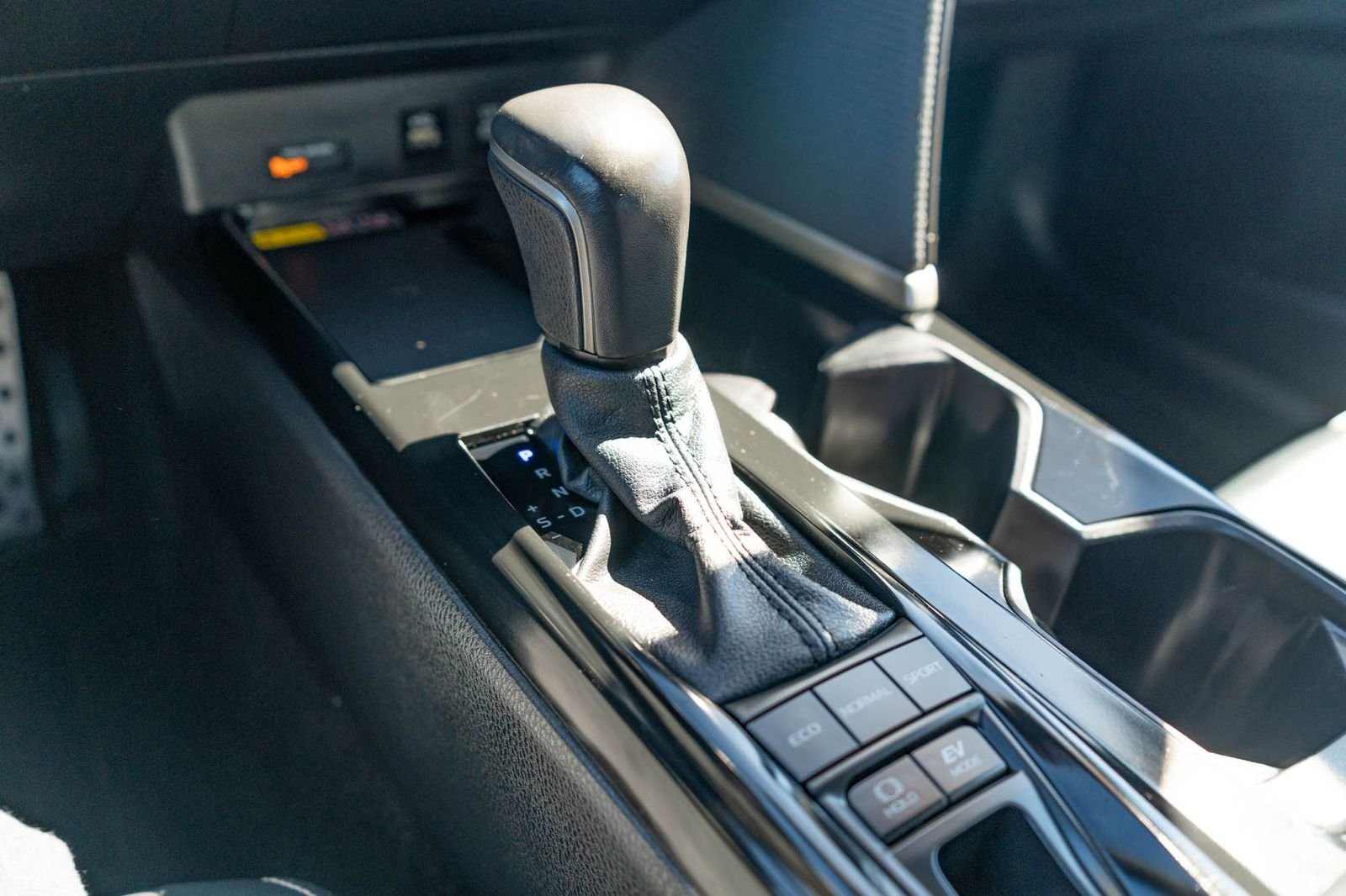 Certified Used 2025 Ice Toyota SE image 24