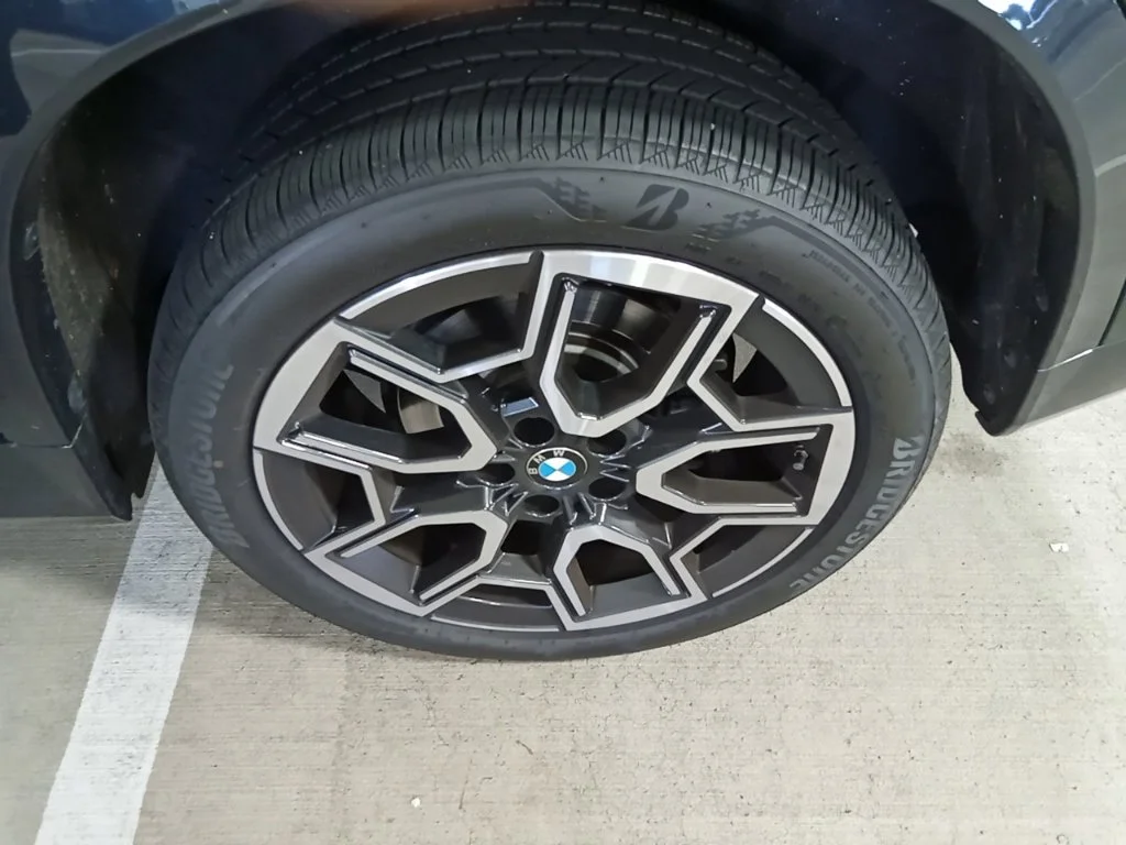 Used 2025 Blue Bay Lagoon Metallic BMW xDrive28i image 16