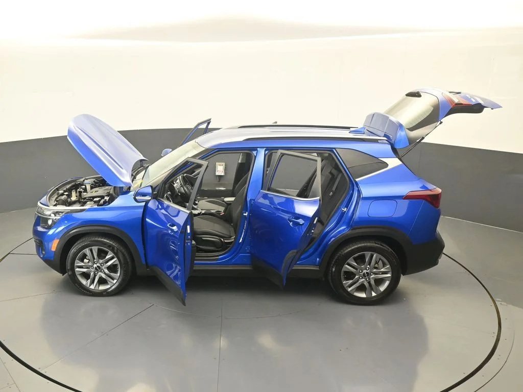 Used 2023 Neptune Blue Kia S image 60