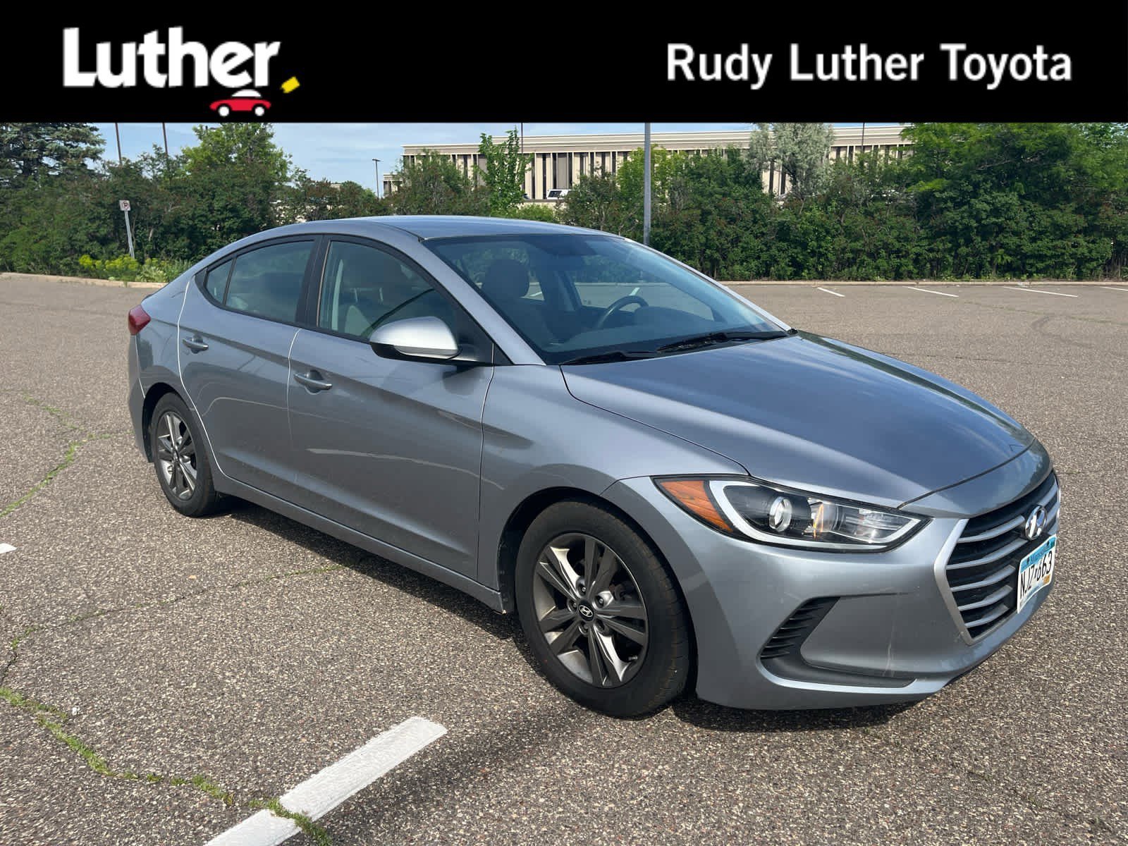 Used 2017 Shale Gray Metallic Hyundai SE image 1