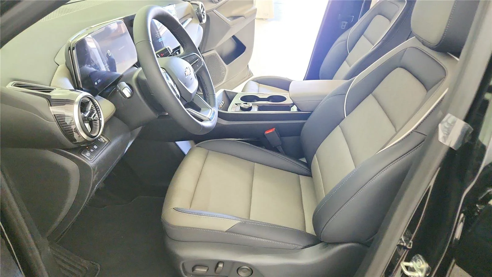 2026 Chevrolet Equinox LT - Photo 22