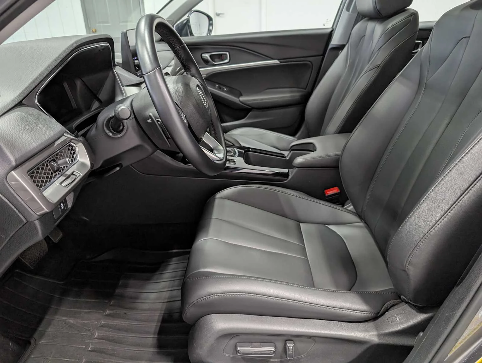Used 2025 Liquid Carbon Metallic Acura  image 4
