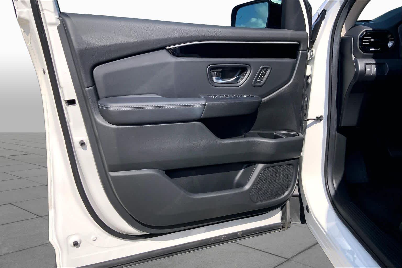 Used 2025 Platinum White Pearl Honda EX-L image 21