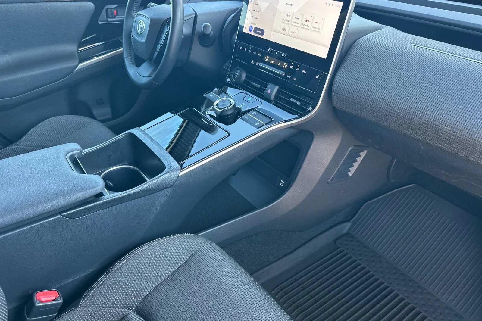 2024 Toyota bZ4X XLE - Photo 22