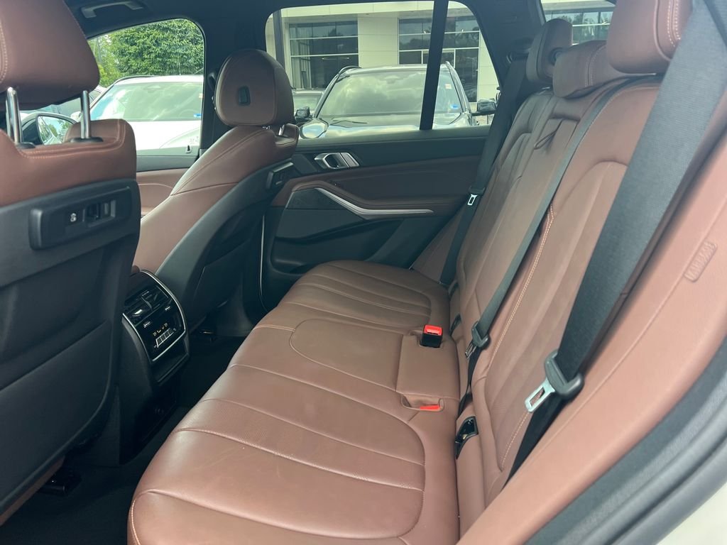 Used 2021 White BMW sDrive40i image 26