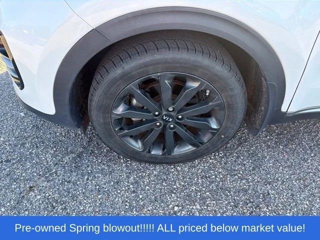 Used 2018 White Kia EX image 13