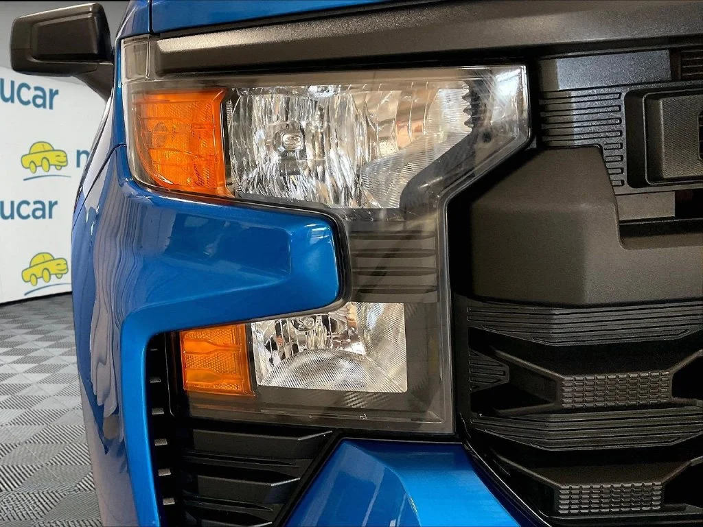 Used 2023 Blue Chevrolet Custom image 33
