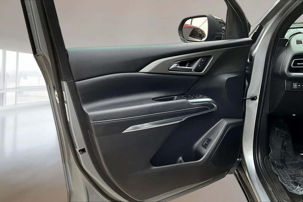 Used 2025 Sterling Gray Metallic Chevrolet LT image 19